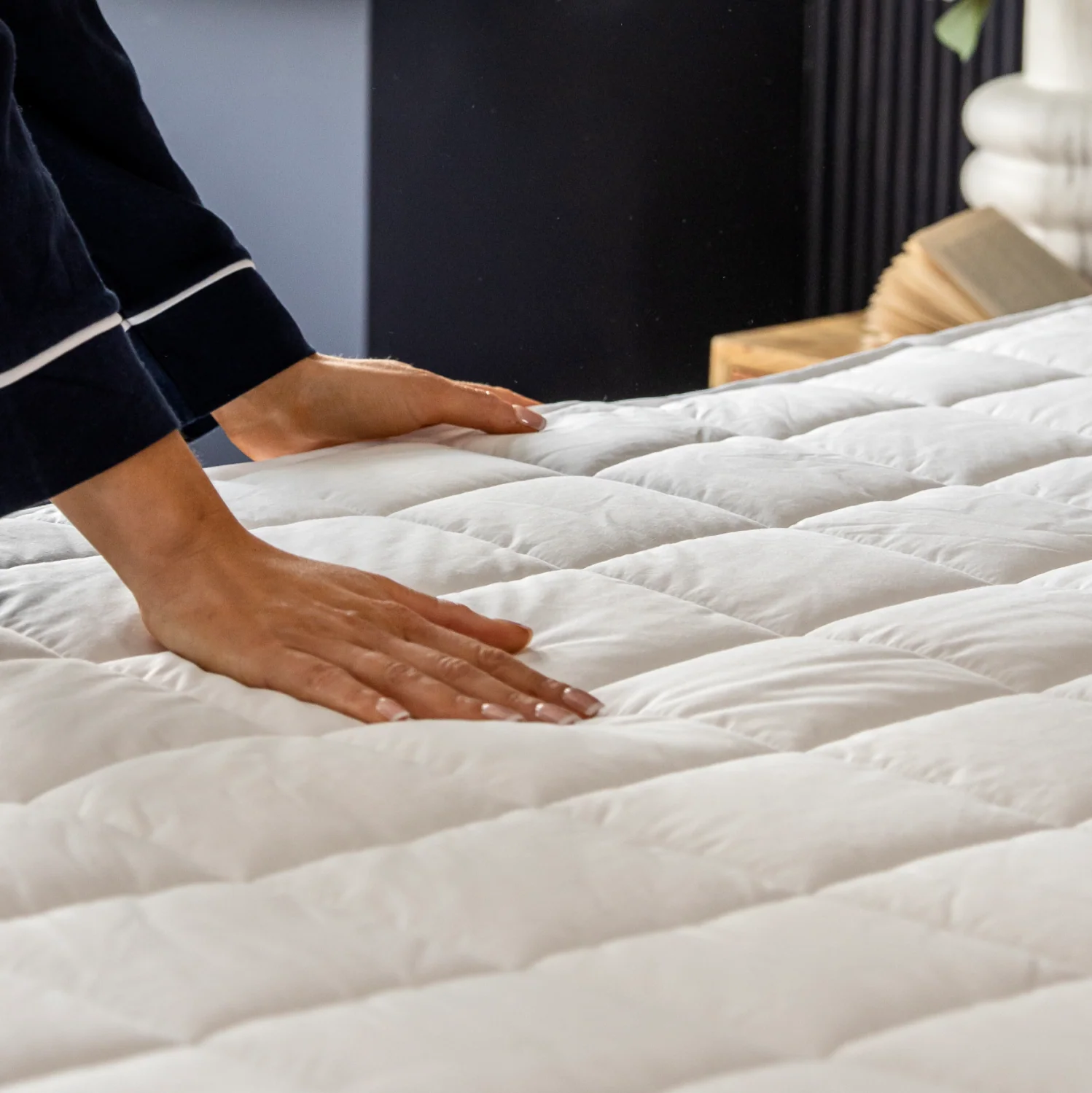 Snowed In Organic Cotton Warming Mattress Protector - Single with Single Controller - Image 3