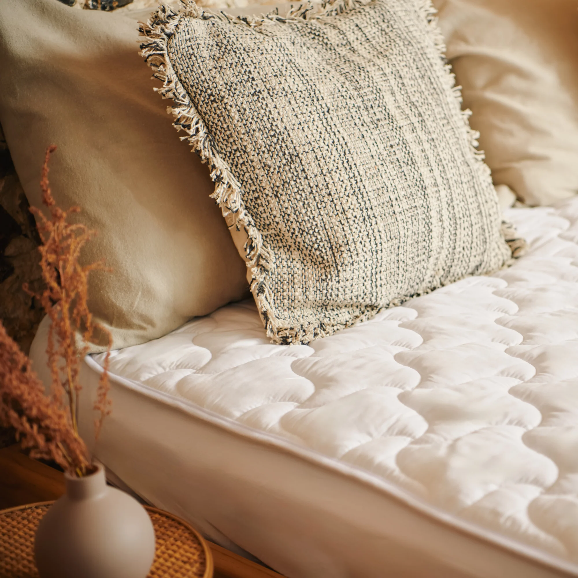 Pure Comfort Bamboo Plant-Based Textile Underblanket Super King Dual - Image 3